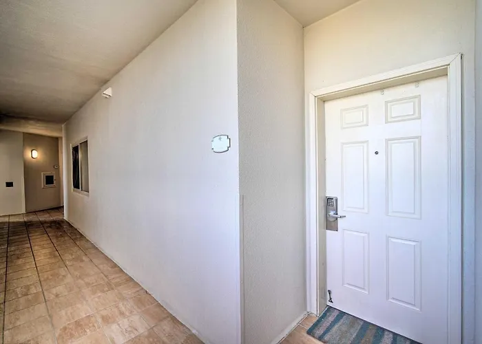 Waterfront Escape W/ Amenities! Holiday home