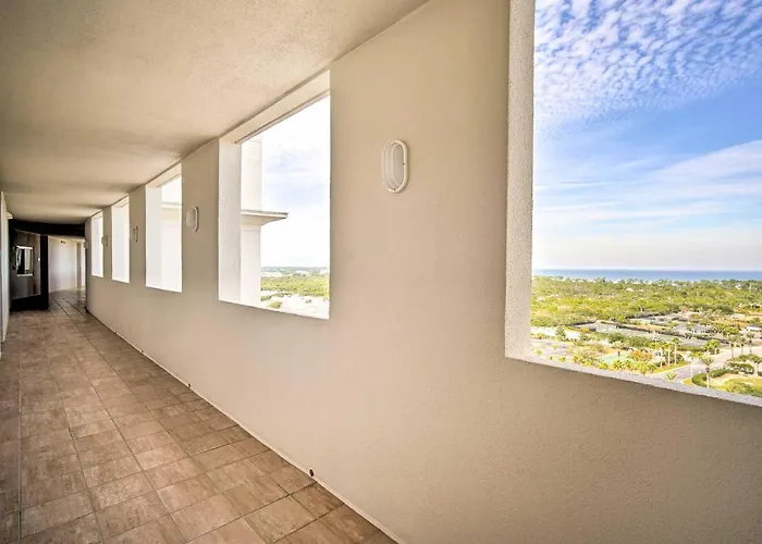 Waterfront Escape W/ Amenities! Holiday home