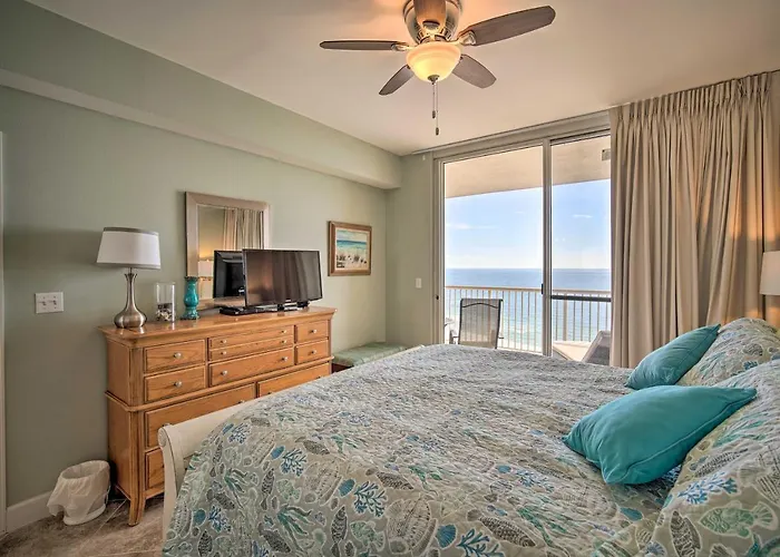 Waterfront Escape W/ Amenities! Holiday home *