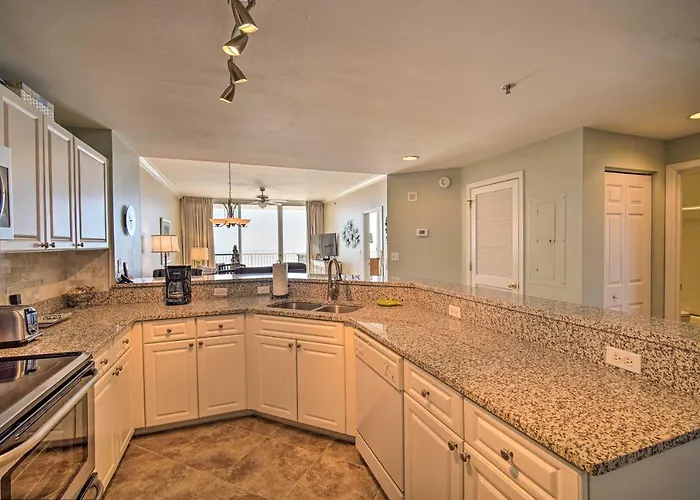 Waterfront Escape W/ Amenities! Holiday home *