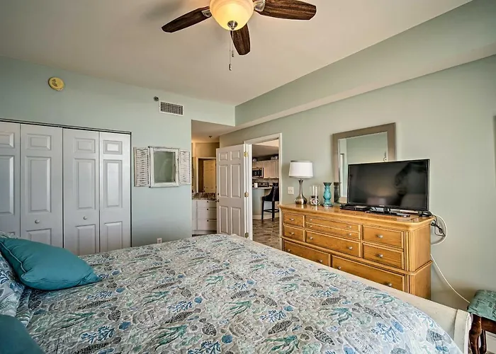 Waterfront Escape W/ Amenities! Holiday home *